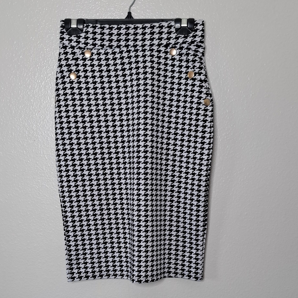 Harper Los Angeles Skirt Black White  Houndstooth Gold Buttons Detail Spandex M